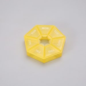 Cutie separator medicamente cu zilele saptamanii, Flippy, Plastic, 7 compartimente, Galben