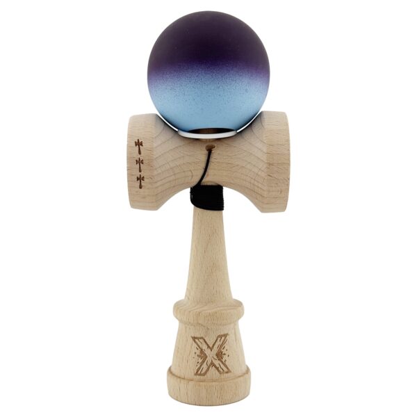 Kendama X Originala, Profesionala, Flippy, Cupe Mari KING SIZE V3, Rubber Grip, Gaura in Baza, Rulment Metalic, din lemn 18 cm, Ata 62/65 cm, Gradient Negru/Albastru deschis
