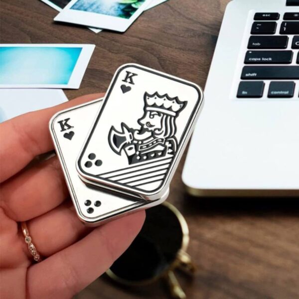 Jucarie Antistres Metalica, Flippy, Fidget Slider Premium, Model Poker King, Mecanism Magnetic Haptic, Otel Inoxidabil, pentru Adulti, 4.8 x 3.6, Argintiu