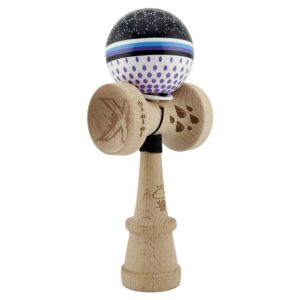 Kendama X Originala Profesionala  RAINDROPS Super Sticky cu Cupe Mari KING SIZE V3 Gaura in Baza Rulment Metalic din lemn 18 cm Ata 62/65 cm Alb/Negru/Mov