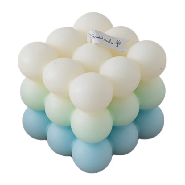 Lumanare Parfumata  din Ceara De Soia Model Cub Gradient in 3 Culori Pale 6x6x6 cm Aroma de Mare Albastru deschis